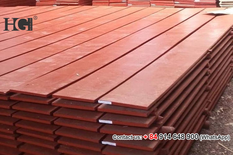 ván khuôn bằng gỗ ép đỏ